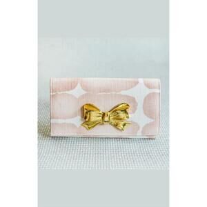 NEW MINT EXCLUSIVES women's abstract clutch in pink